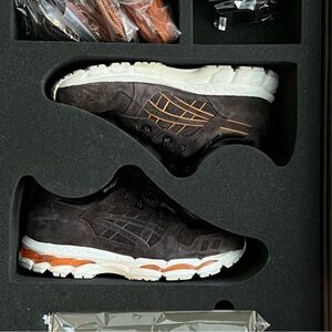 Asics X Ronnie Fieg Militia Collaboration. Specia Box.